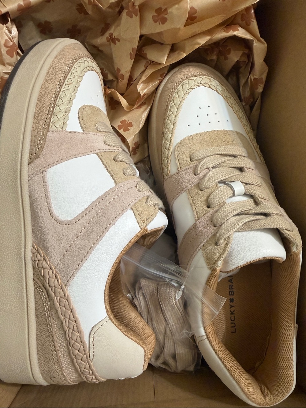 Lucky Brand women’s White and Beige Low-Top Sneakers
